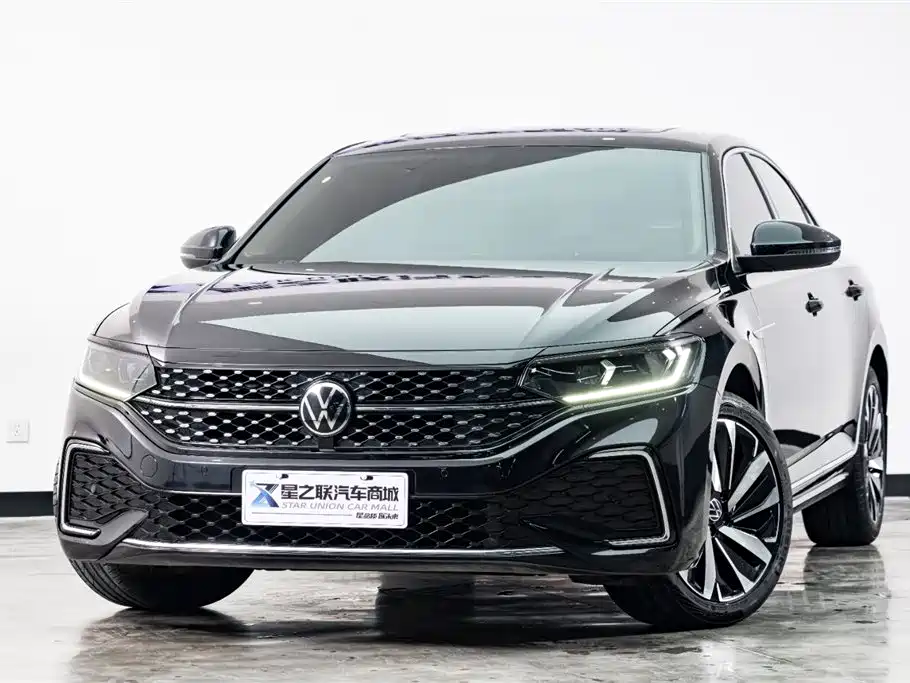 Volkswagen Passat 2022 330TSI Starlight Elite Edition фото 2