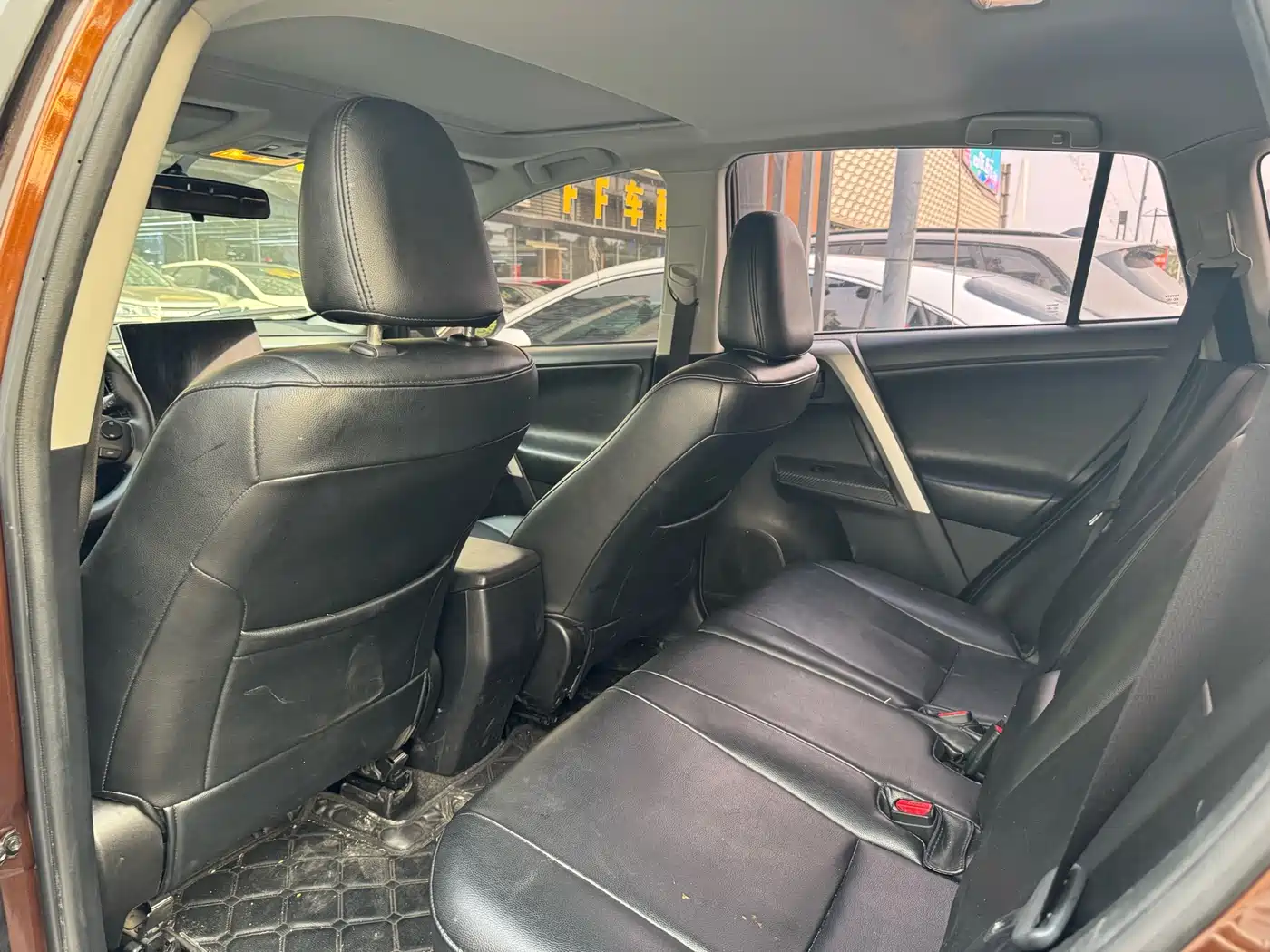 Toyota RAV4 Rongfang 2015 2.0L CVT 2WD Trend Edition фото 3