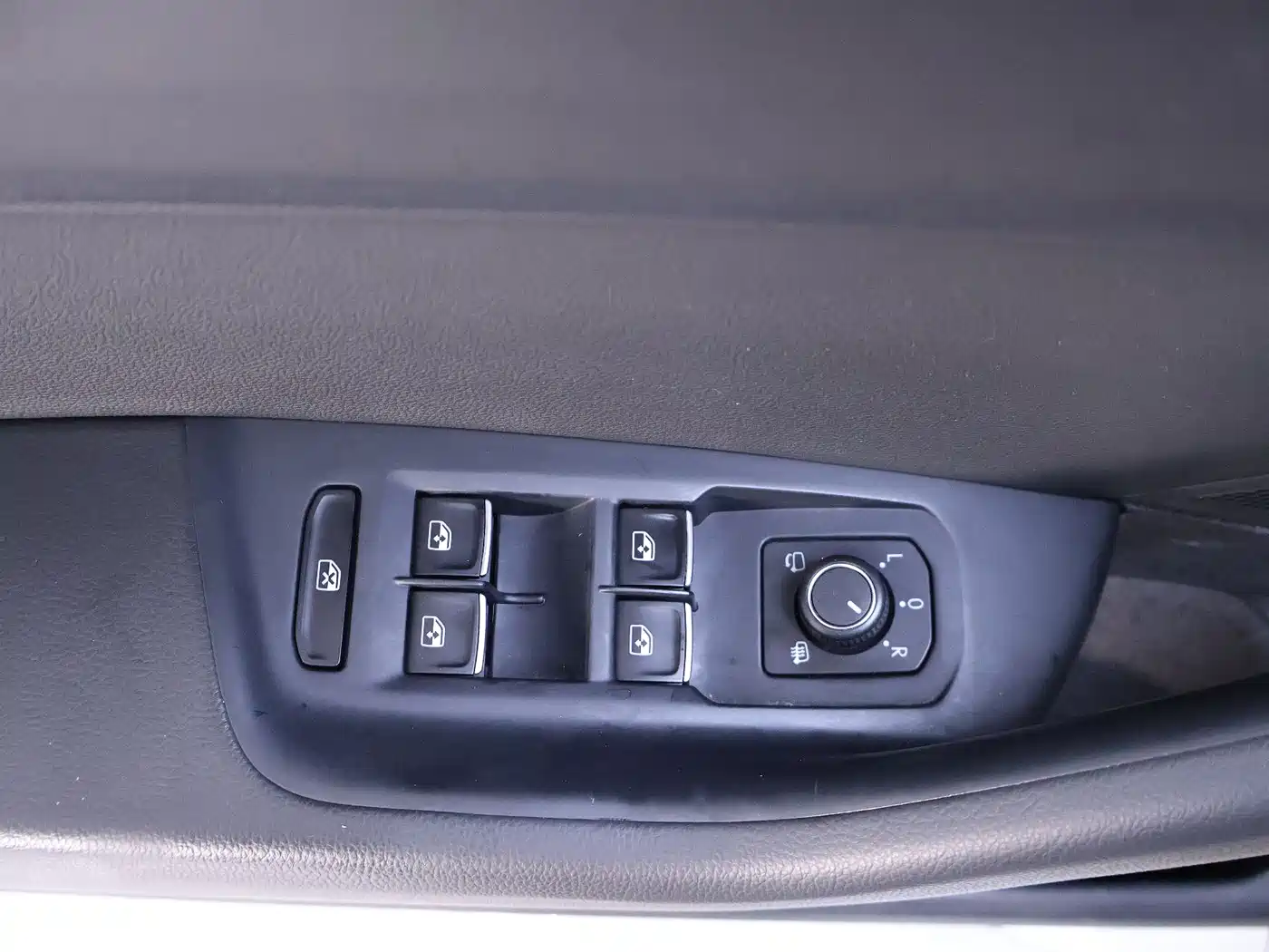 Volkswagen Magotan 2023 2 Million Units Anniversary Edition 330TSI DSG Leading Type фото 19