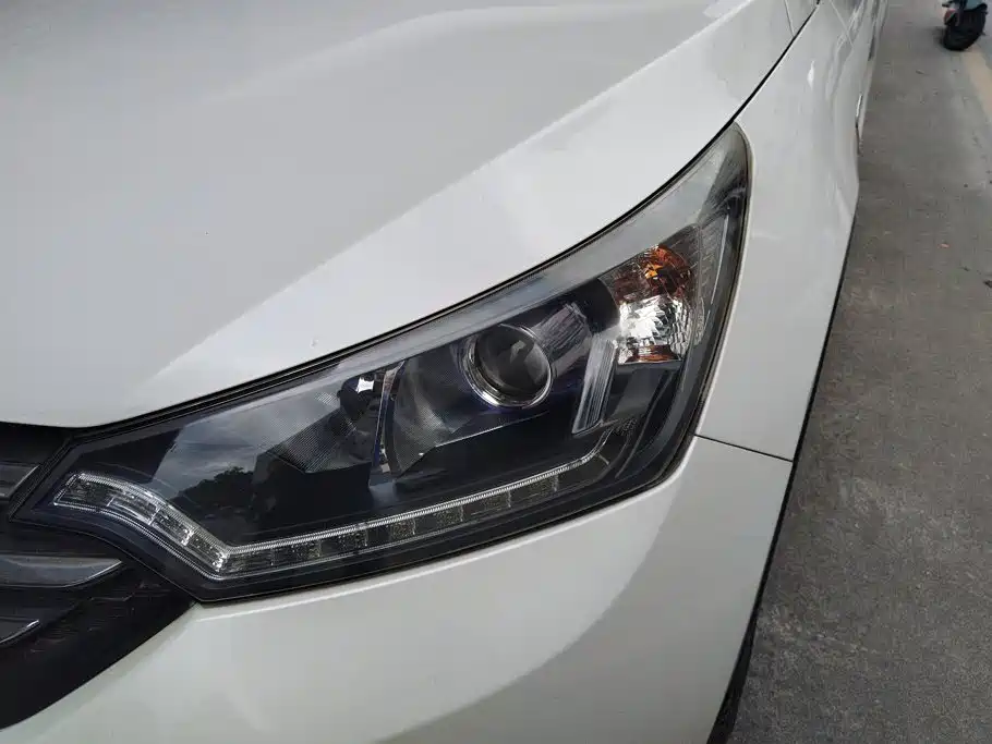 Dongfeng Aeolus Dongfeng Fengshen AX7 2015 2015 2.0L Automatic Smart Ease