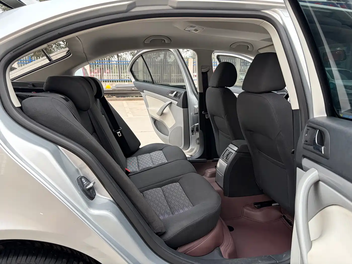 Škoda Octavia 2014 1.6L Auto Yijie Edition фото 13