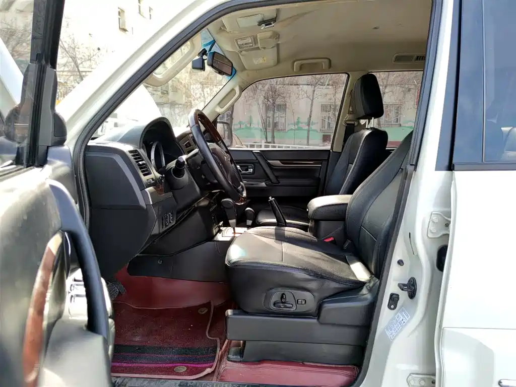 Mitsubishi Pajero (Import) 2020 Collector's Edition 3.0L Auto Premium Off-road фото 7