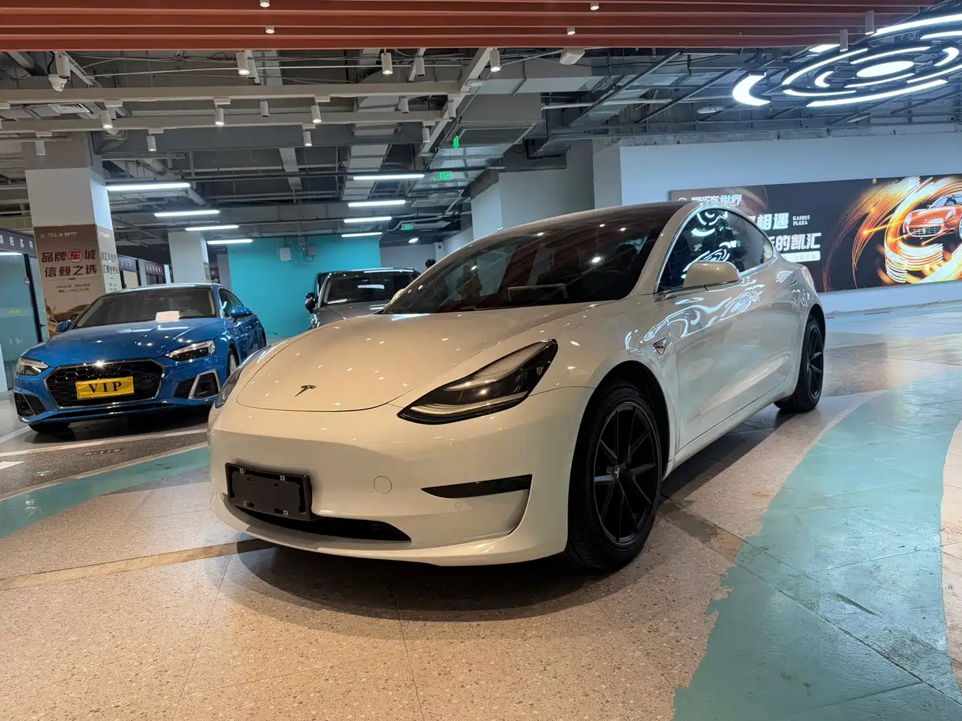 TESLA MODEL 3