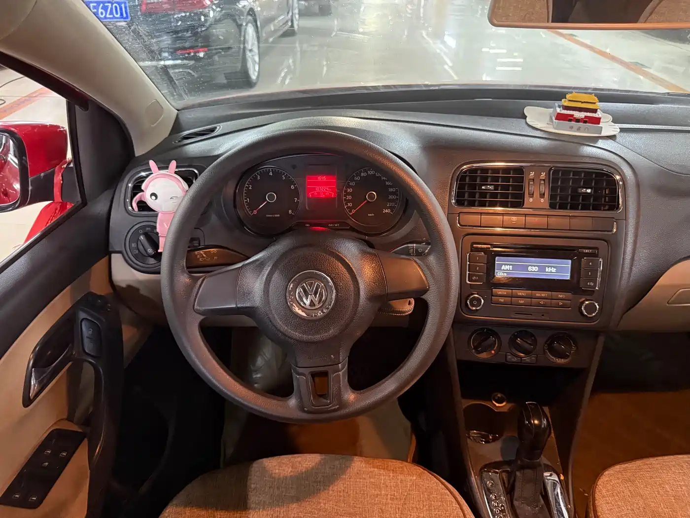 Volkswagen Polo 2011 1.4L Automatic Style Edition фото 6