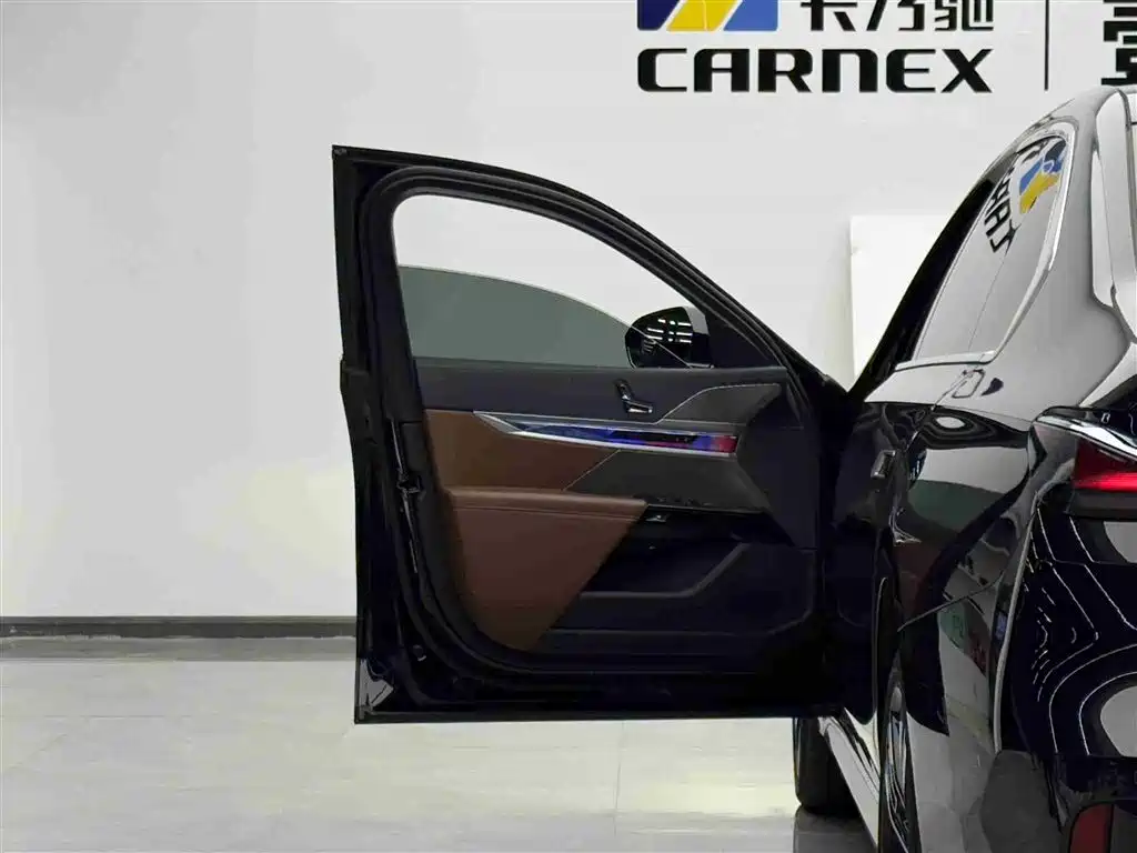 BMW 7 Series 2023 Facelift 740Li Exclusive M Sport Package фото 5