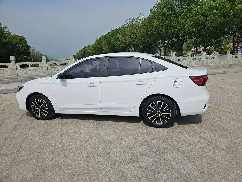 Фото 17 - Roewe i5