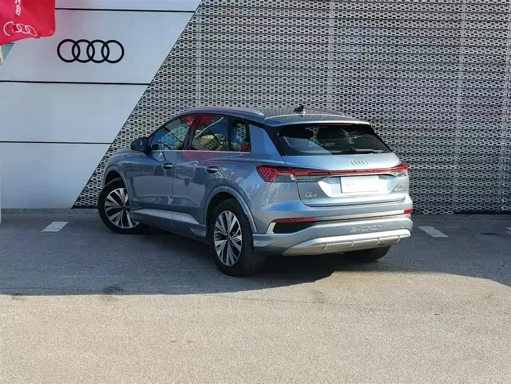 AUDI Q4 E TRON