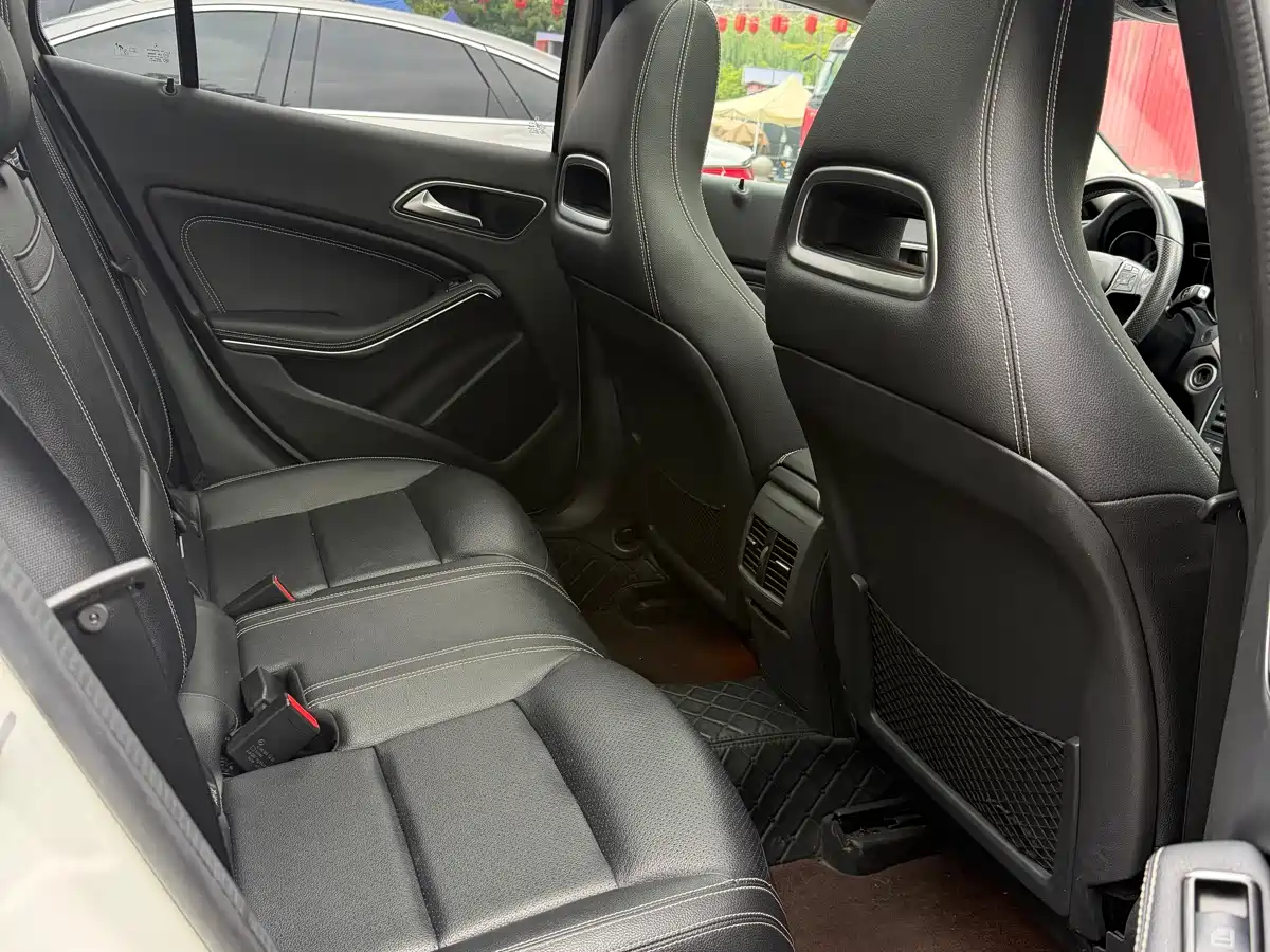 Mercedes-Benz GLA 2015 GLA 220 4MATIC Luxury фото 7