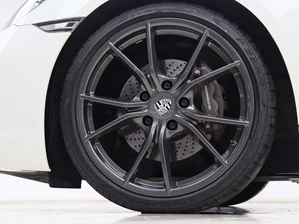 Photo 30 - Porsche 718