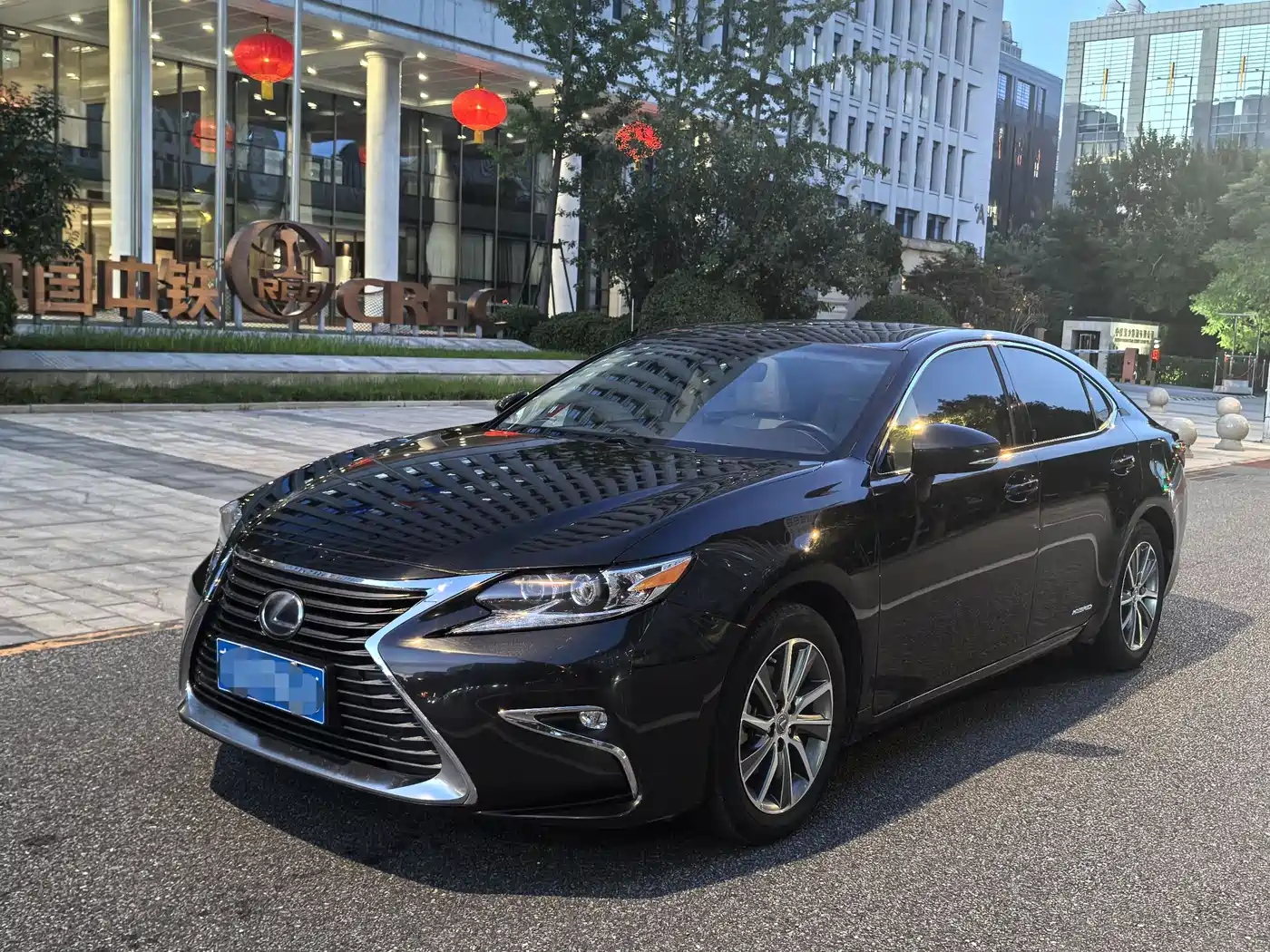 Фото 1 - Lexus ES