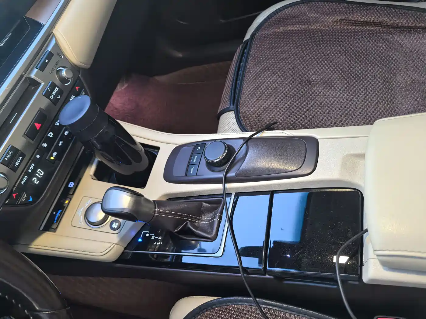 Фото 17 - Lexus ES