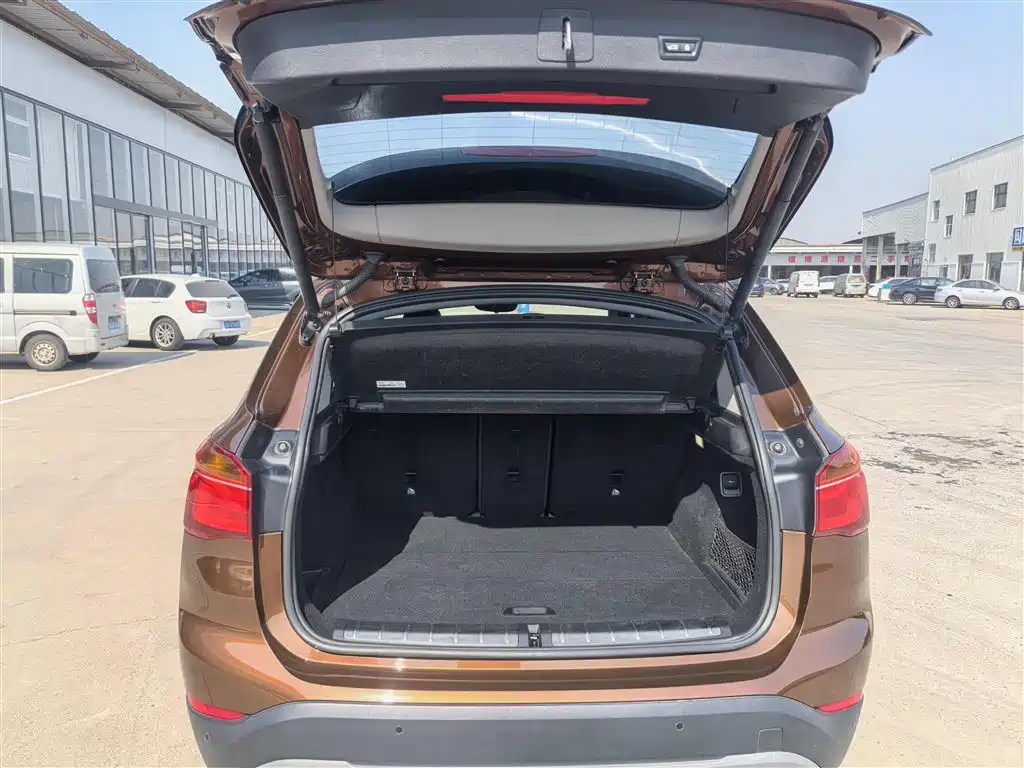 BMW X1 2016 sDrive18Li Premium Model фото 8