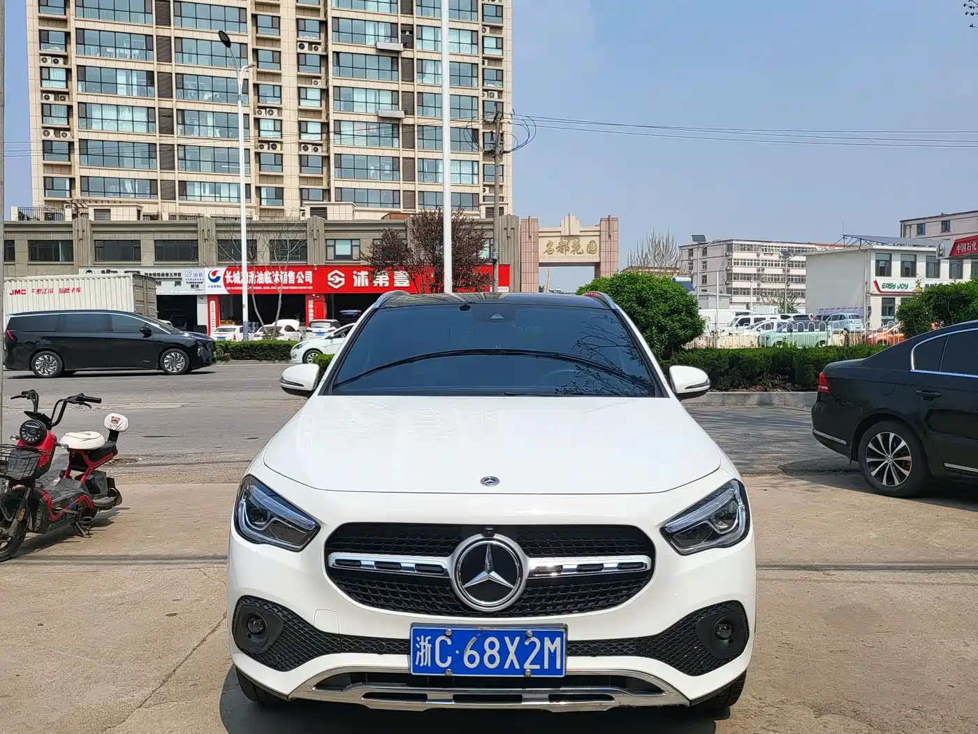 MERCEDES-BENZ GLA