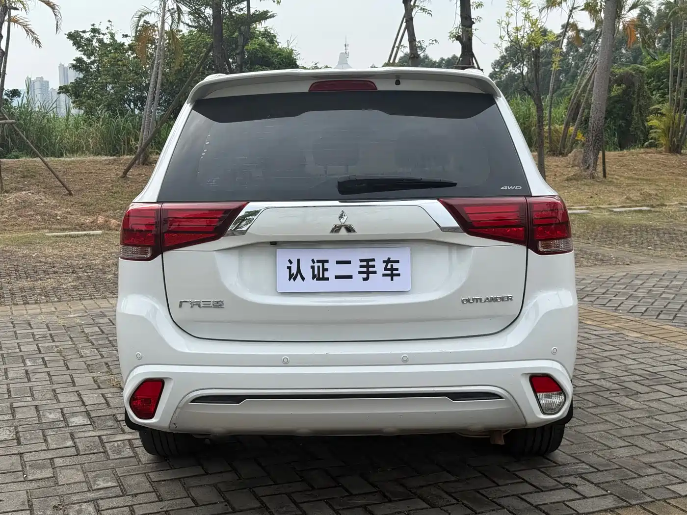 Mitsubishi Outlander 2021 2.4L 4WD Deluxe Edition 7-Seater фото 15