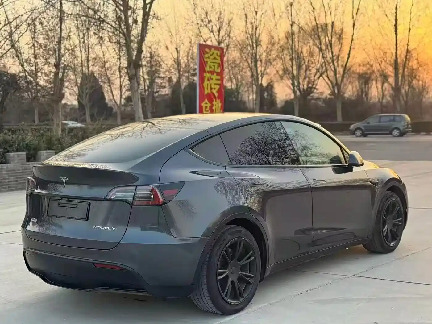 TESLA MODEL Y