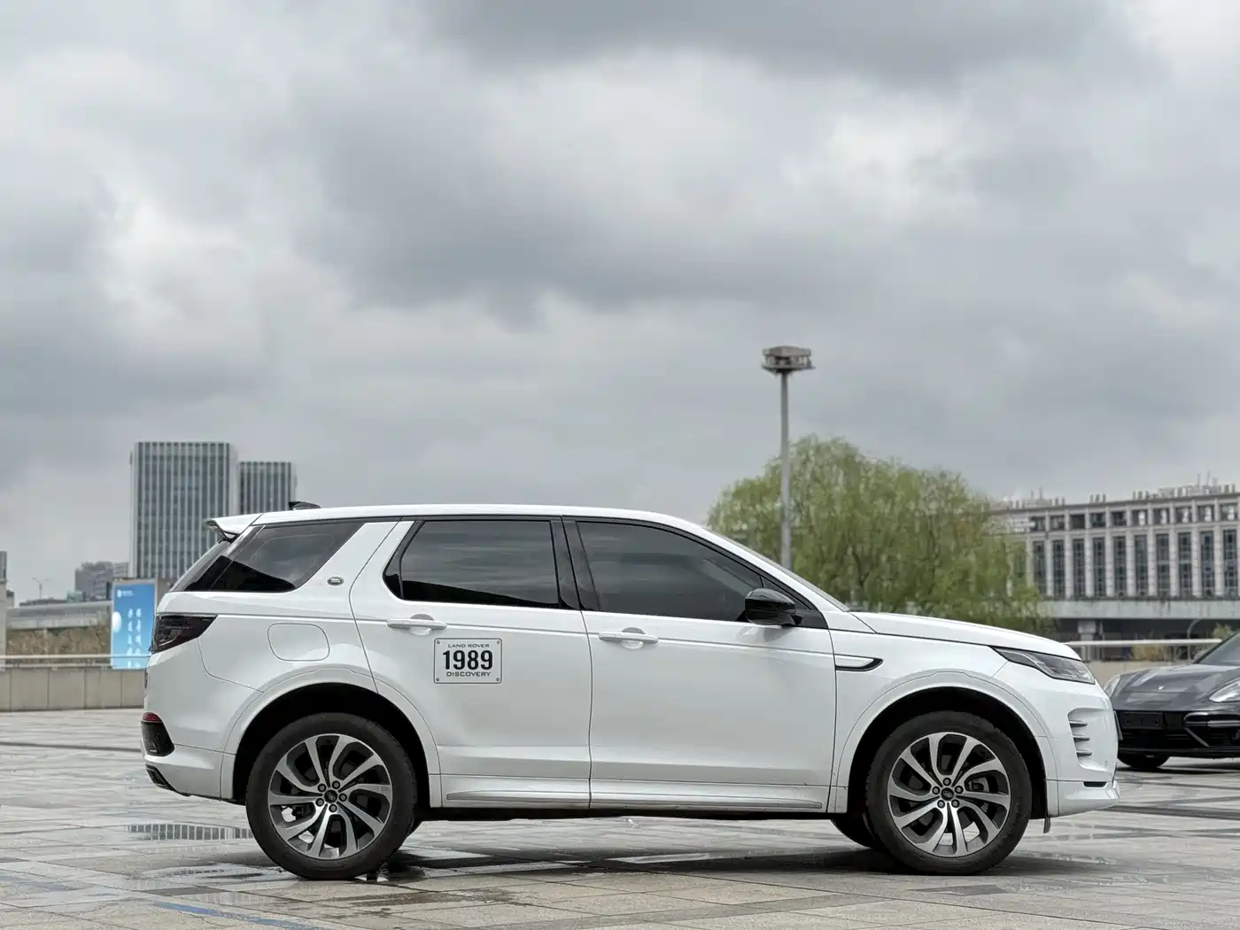 LAND ROVER DISCOVER SPORTS