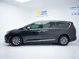 Фото 10 - Chrysler Pacifica PHEV
