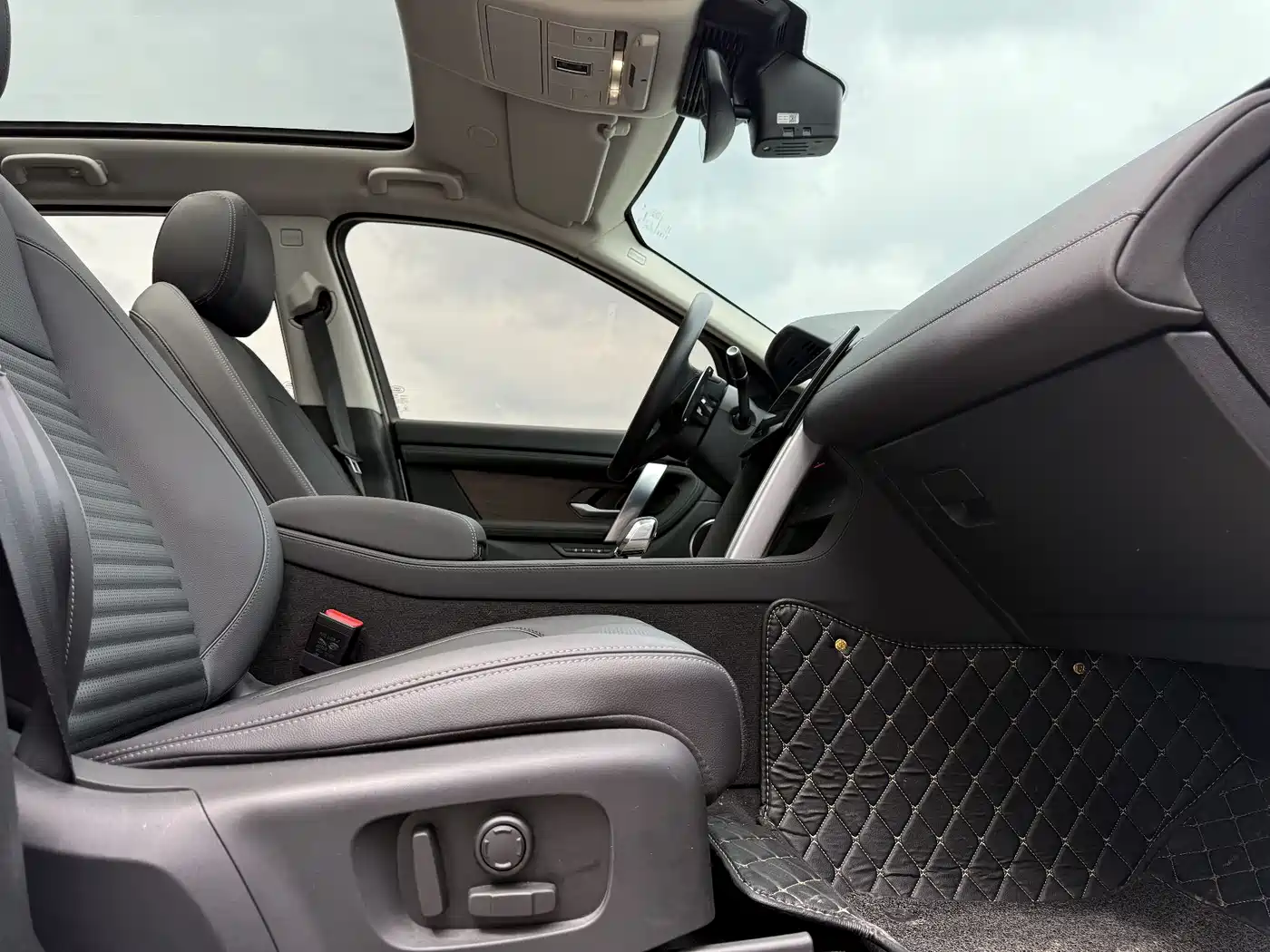 LAND ROVER DISCOVER SPORTS