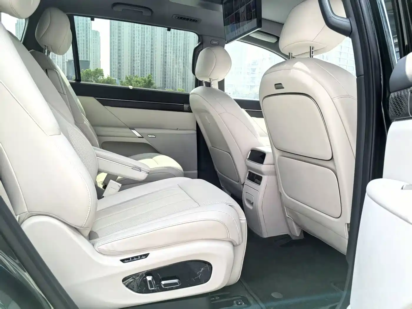 Dongfeng Yipai eπ008 2025 2026 6-seater Pure Electric Family Edition