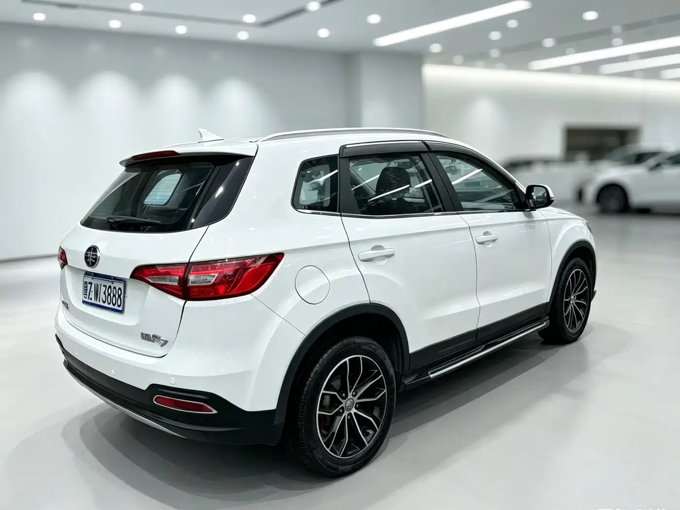 FAW Senya R7 2017 2016 1.6L Manual Luxury