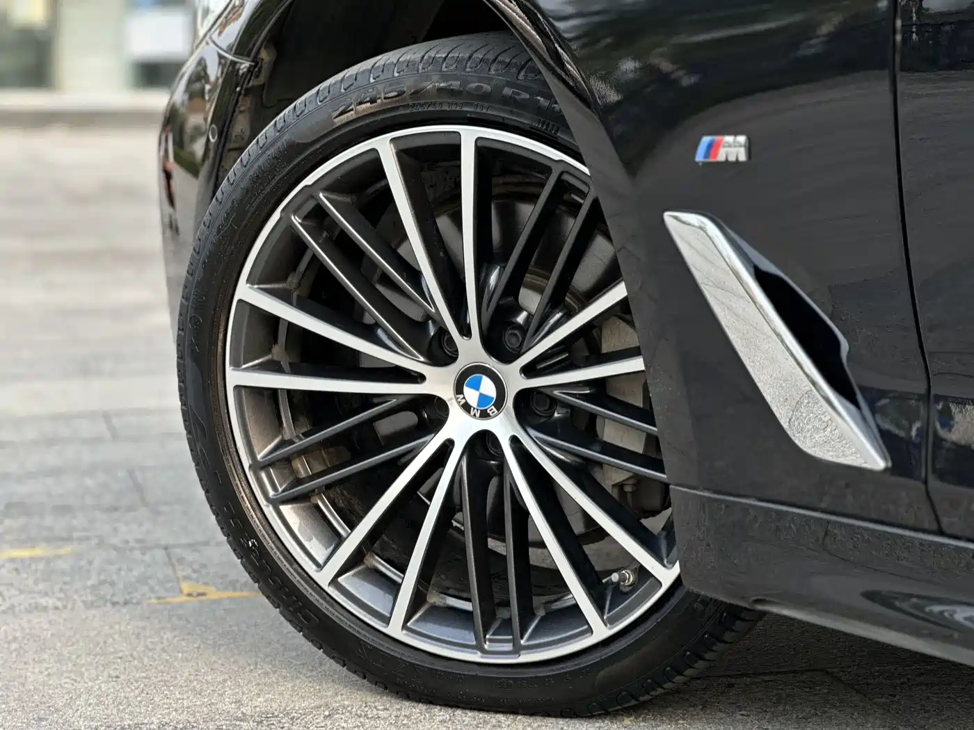 BMW 5 Series 2023 530Li Leading M Sport Package фото 11