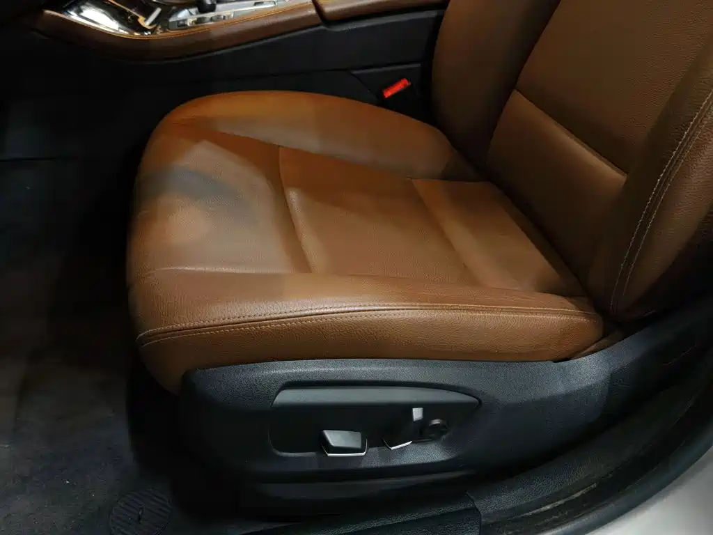 Photo 20 - BMW 5 Series