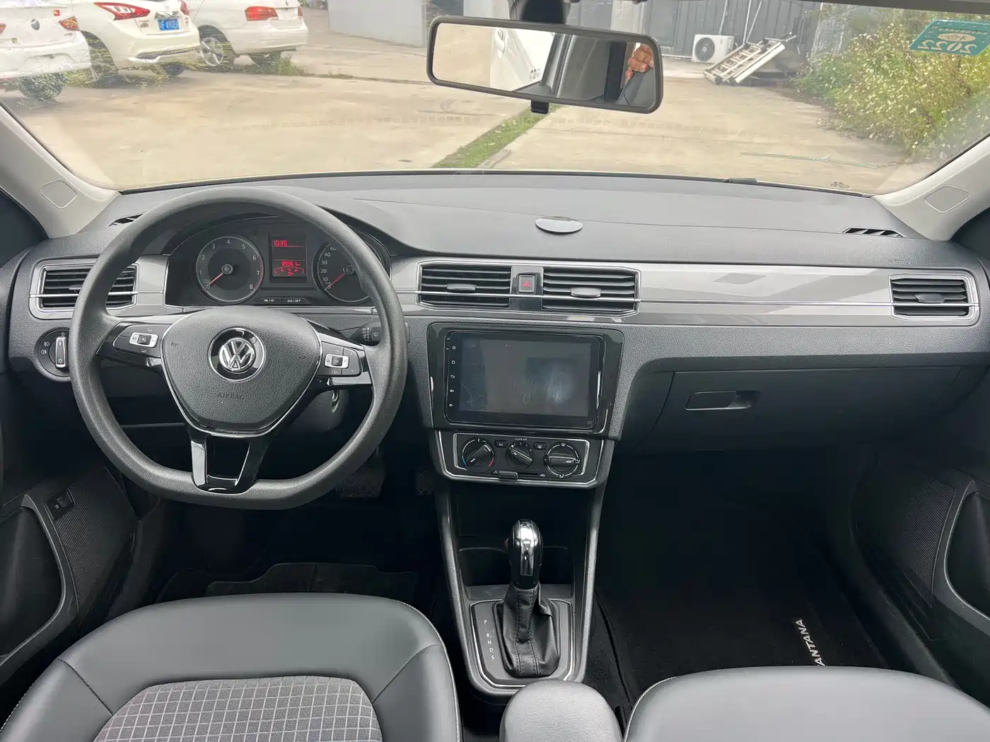 Volkswagen Santana 2016 1.6L Automatic Comfort Edition фото 6