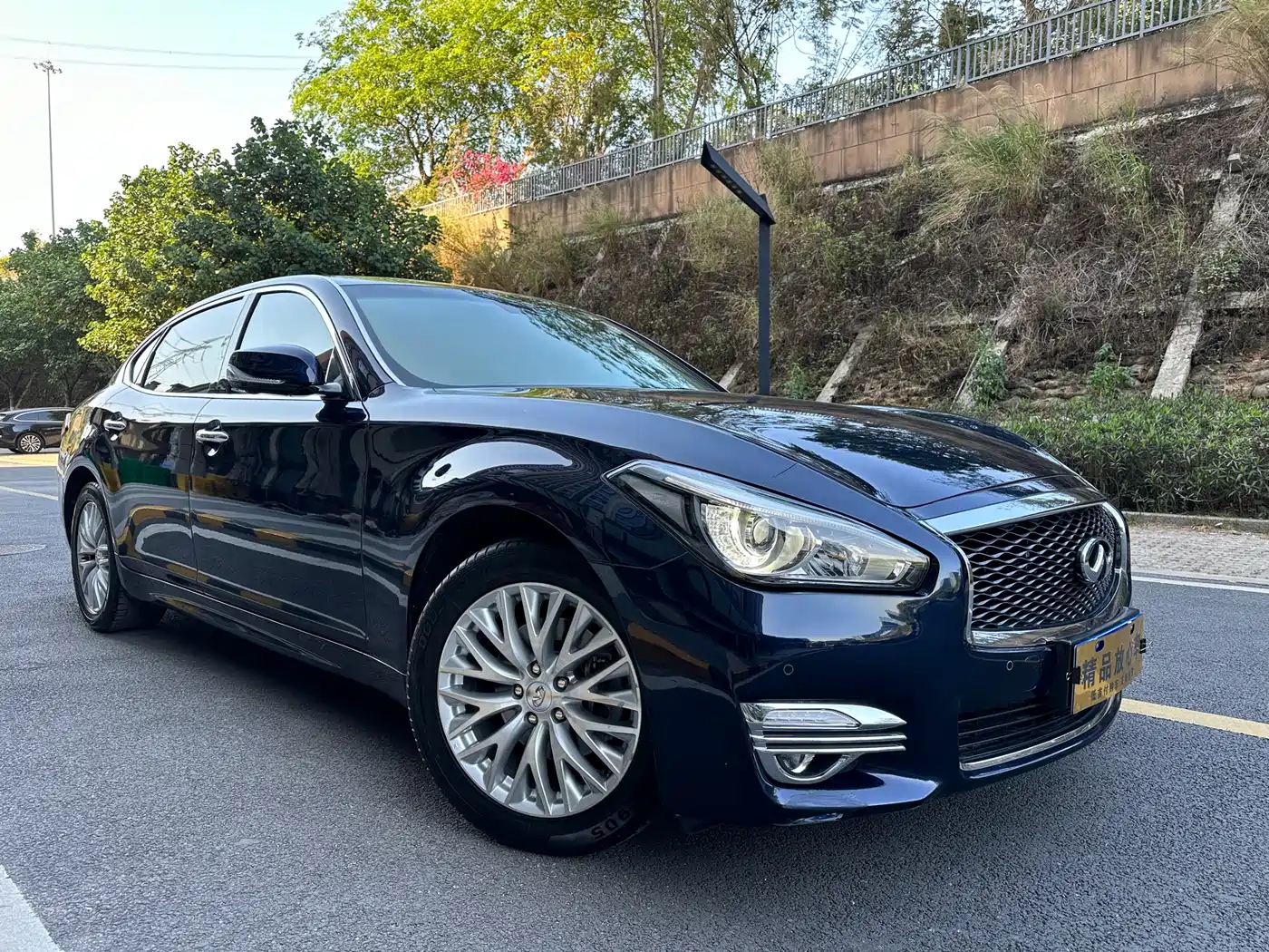 Infiniti Q70 2019 Q70L 2.0T Enjoyment Edition фото 3