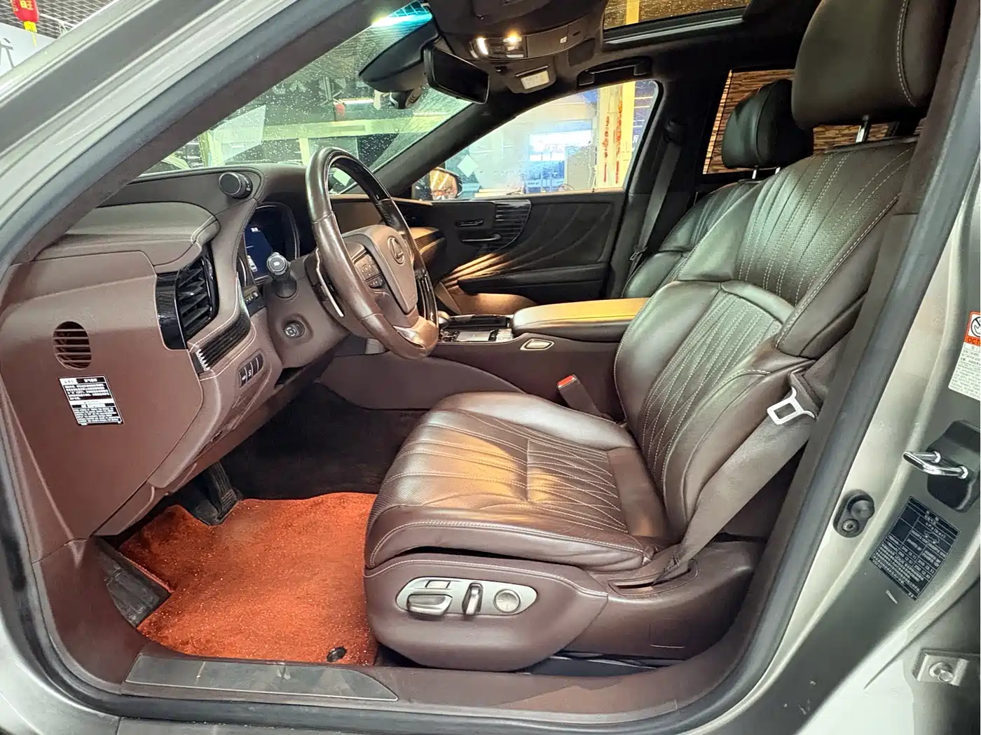 Фото 4 - Lexus LS
