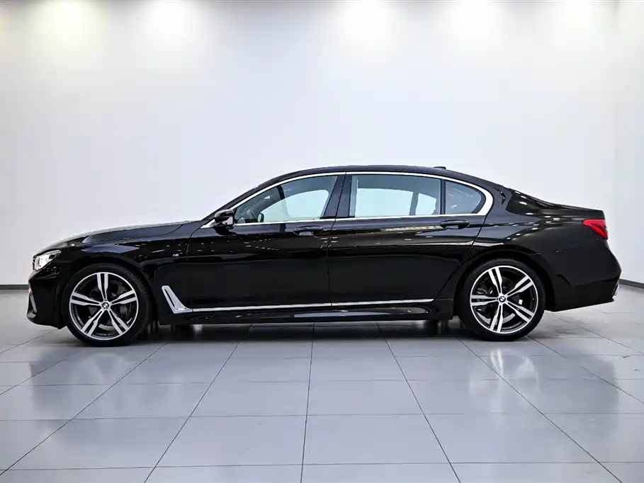 BMW 7 Series 2018 740Li xDrive Premium Type M Sport Package фото 5