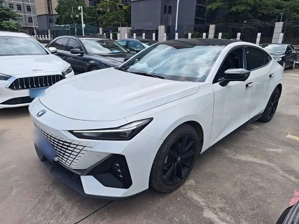 Changan UNI-V 2023 1.5T Luxury Edition