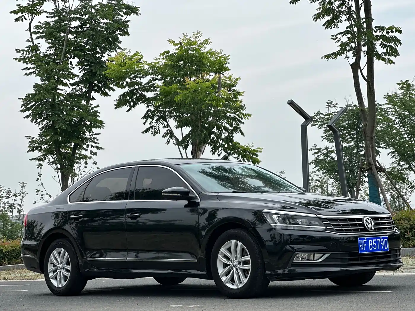 صورة 8 - Volkswagen Passat