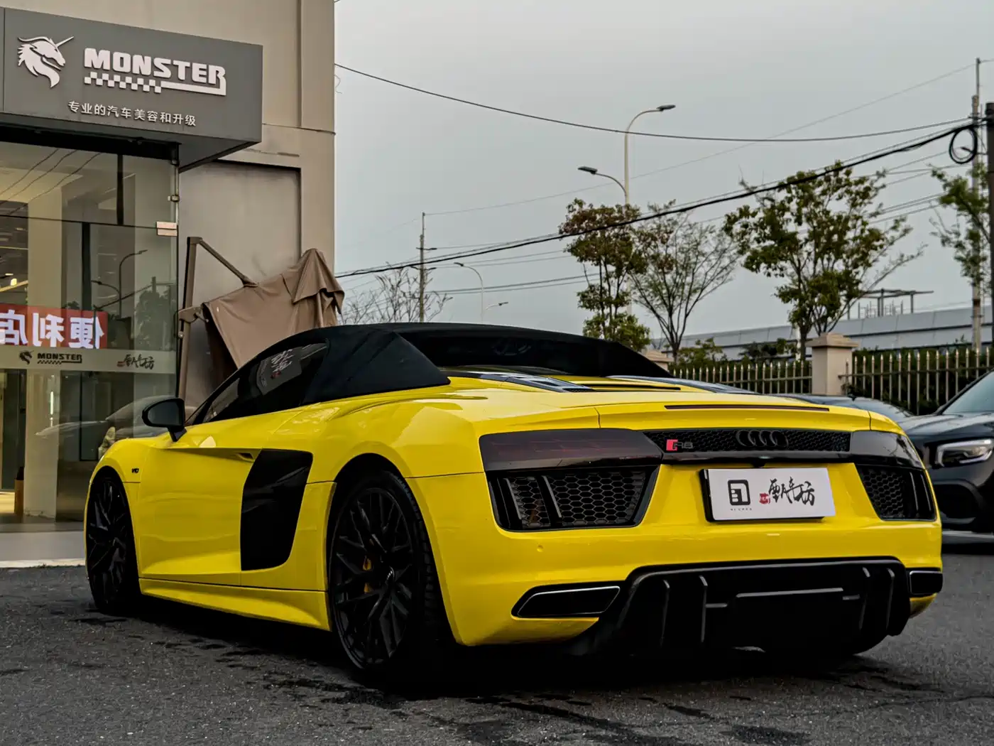 AUDI R8