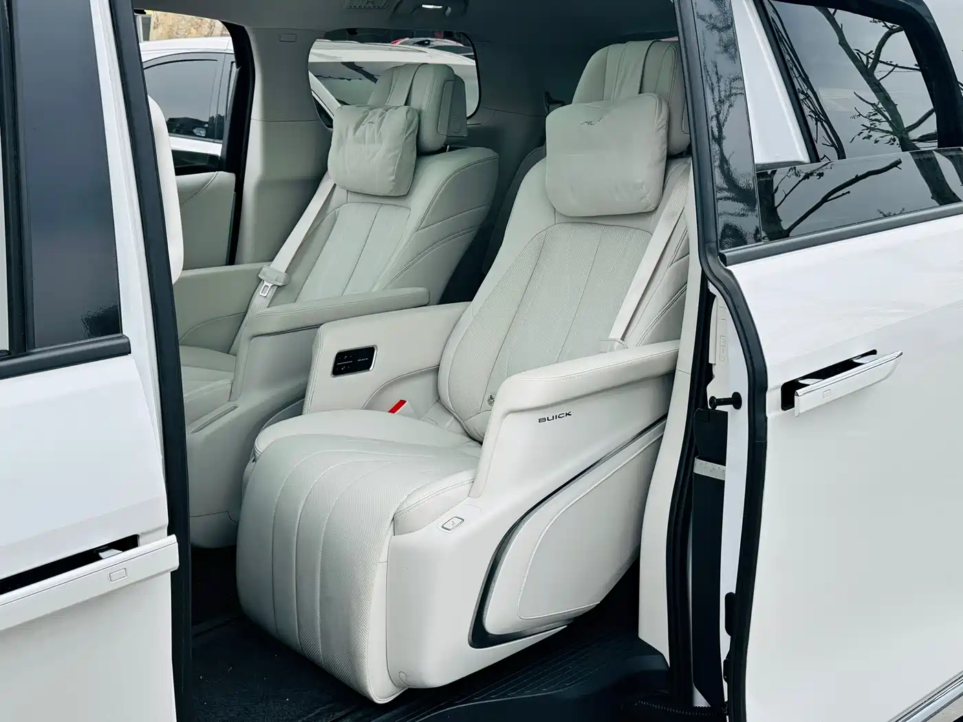 BUICK GL8 NEW ENERGY