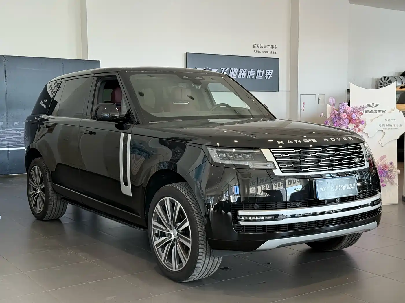 Land Rover Range Rover 2025 3.0 L6 400PS Genesis Extended Wheelbase фото 3