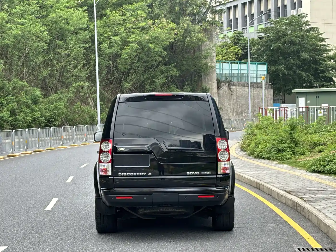 Land Rover Discovery 2013 3.0 SDV6 Black Premium Limited Edition фото 18