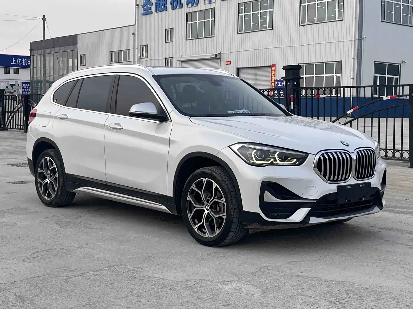 BMW X1 2022 sDrive20Li Fashion фото 4