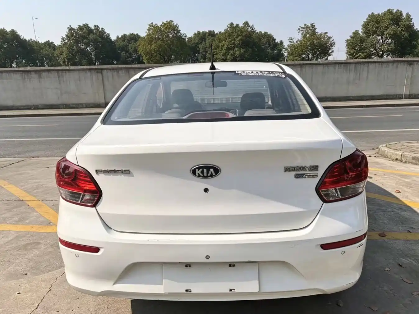 Photo 5 - Kia Pegas
