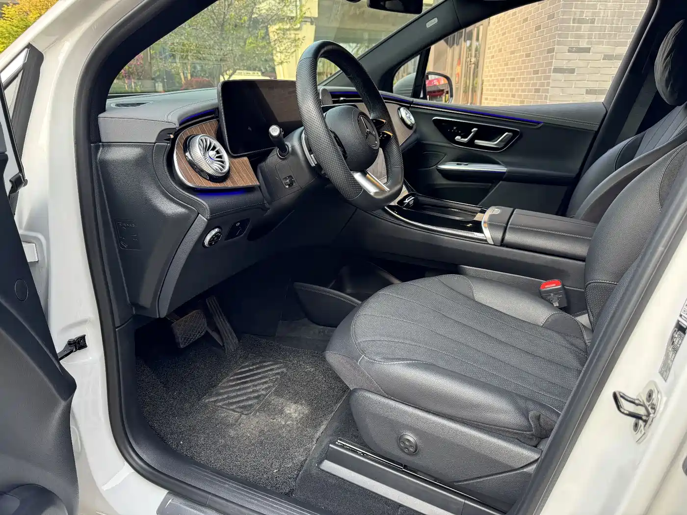 MERCEDES-BENZ EQE SUV