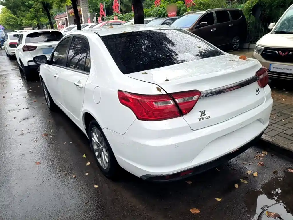 Фото 5 - Geely Vision