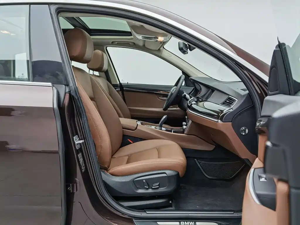 BMW 5 Series GT 2017 2015 528i Leading