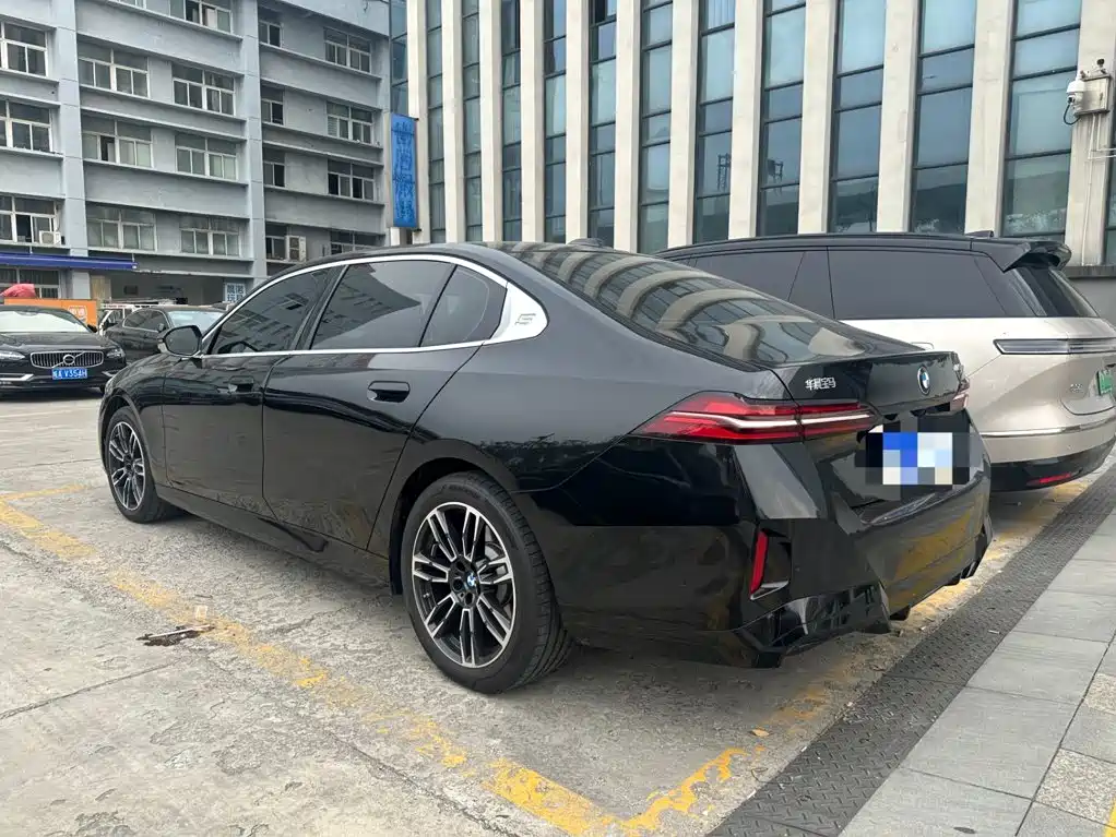 BMW 5 Series 2026 2026 530Li Leading M Sport Package