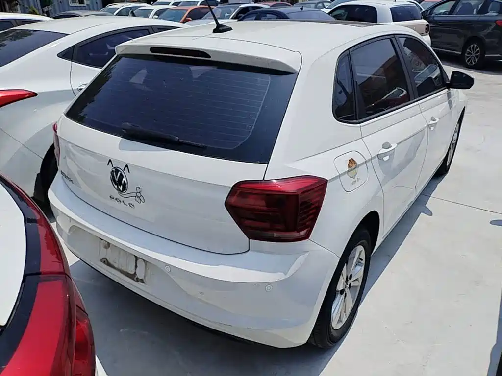 VOLKSWAGEN POLO