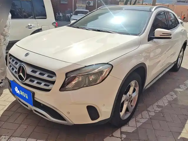 MERCEDES-BENZ GLA