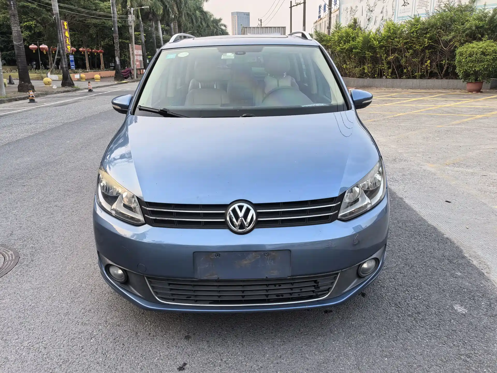 صورة 2 - Volkswagen Touran