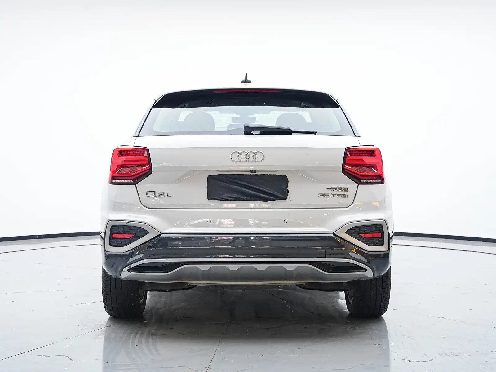 Photo 8 - Audi Q2L
