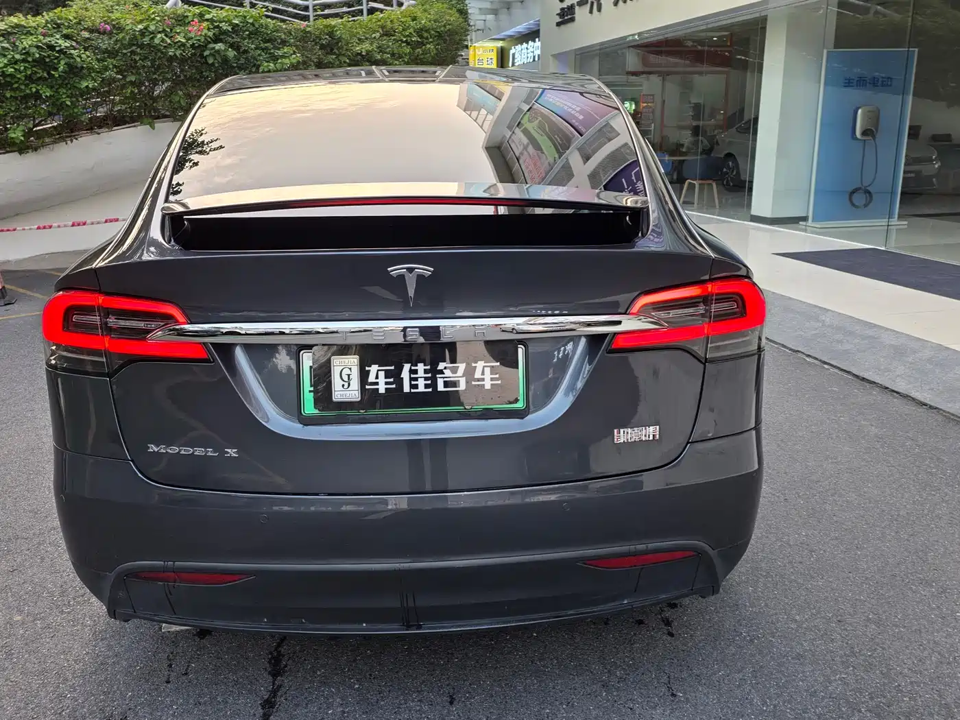 TESLA MODEL X