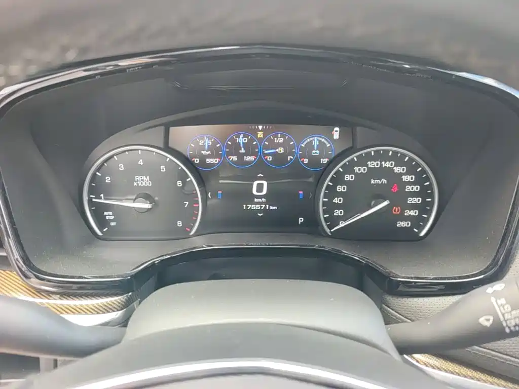 Фото 12 - Cadillac XT5