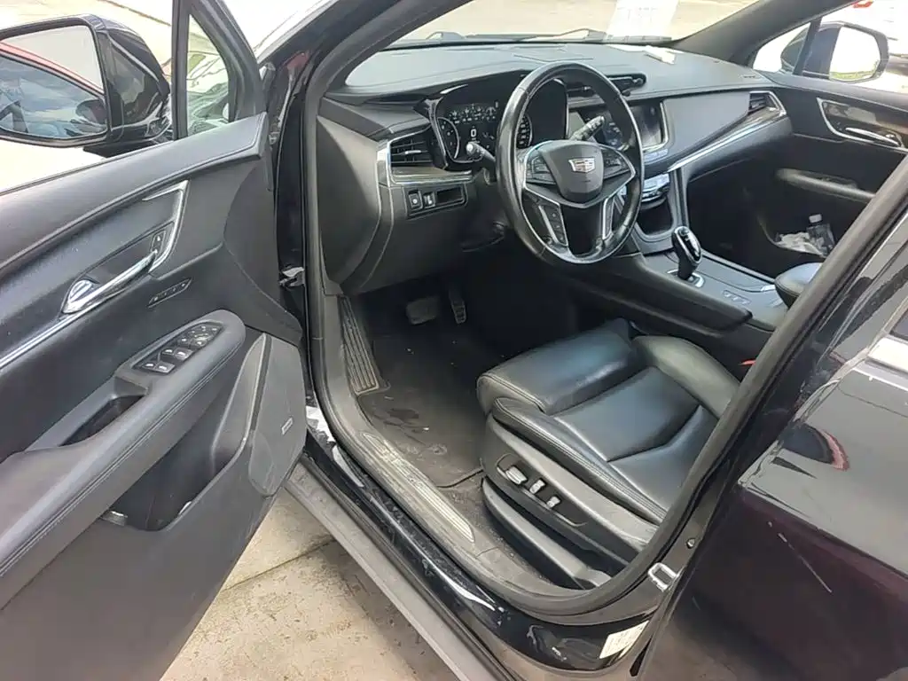 Фото 16 - Cadillac XT5