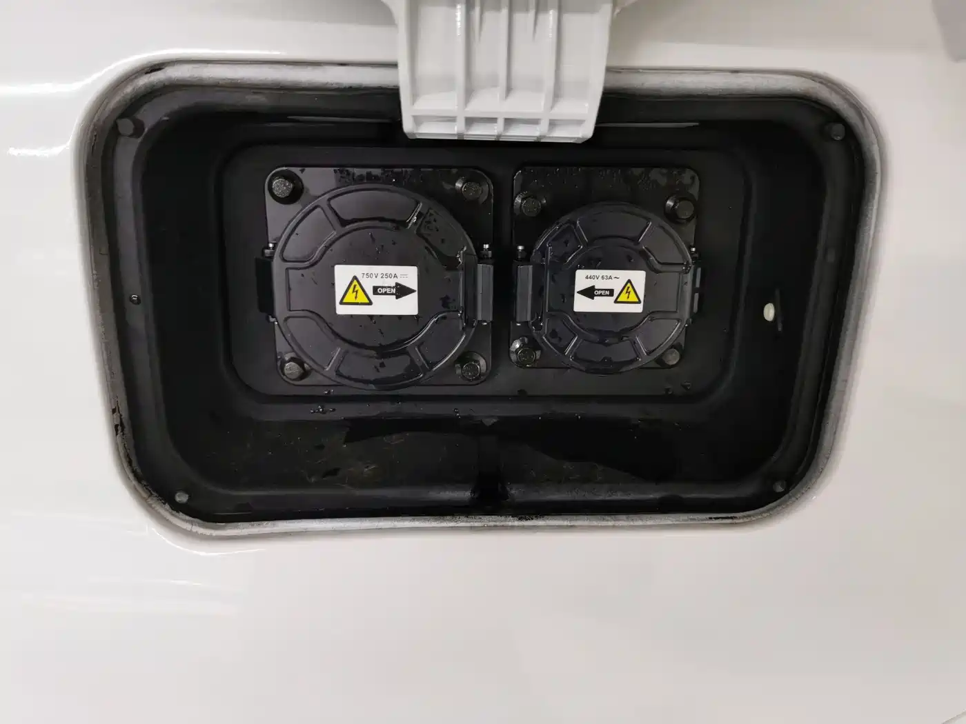 BYD E6